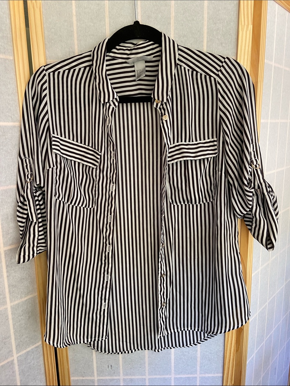 H&M B/W Striped Button Up Blouse (S: 6)